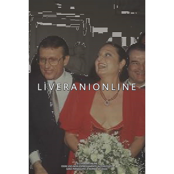 DIAP-20-06-1992 MILANO VILLA PALESTRO MATRIMONIO DI TONY RENIS CON ELETTRA MORINI NELLA FOTO IL MATRIMONIO DI TONY RENIS CON ELETTRA MORINI A MILANO IN VILLA PALESTRO AG ALDO LIVERANI SAS