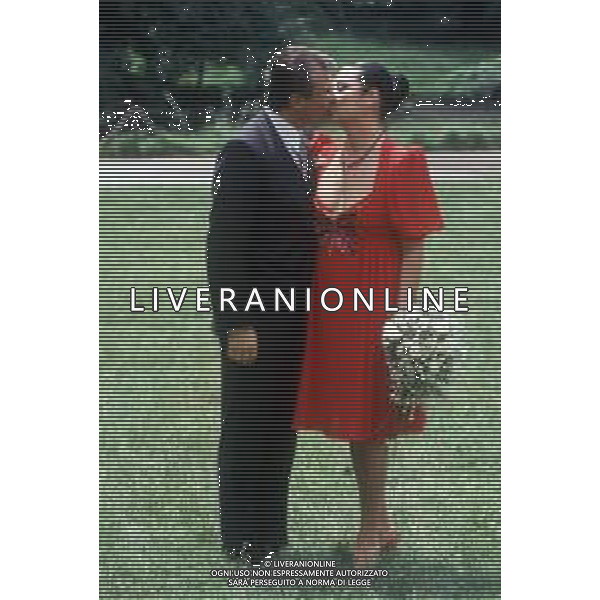 DIAP-20-06-1992 MILANO VILLA PALESTRO MATRIMONIO DI TONY RENIS CON ELETTRA MORINI NELLA FOTO IL MATRIMONIO DI TONY RENIS CON ELETTRA MORINI A MILANO IN VILLA PALESTRO AG ALDO LIVERANI SAS