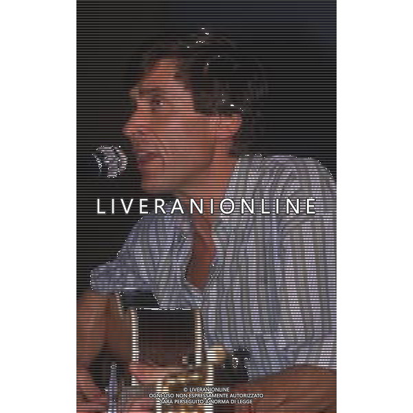 DIAP-RETROSPETTIVA GIANNI MORANDI CANTANTE NELLA FOTO GIANNI MORANDI A BOLOGNA CON LUCIO DALLA NELL\'ANNO 1988 AG ALDO LIVERANI SAS