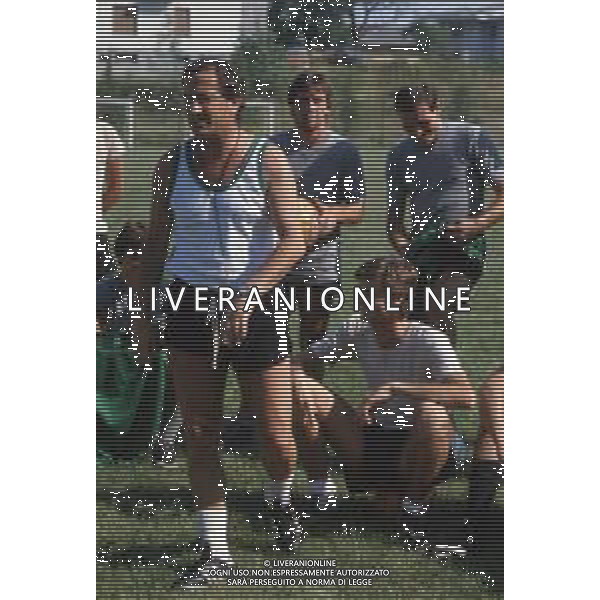 DIAP-RETROSPETTIVA GIUSEPPE MARCHIORO ALLENATORE NELLA FOTO GIUSEPPE MARCHIORO ALLENATORE COMO CALCIO NELL\'ANNO 1981 AG ALDO LIVERANI SAS