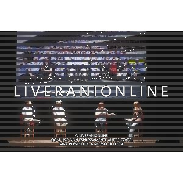 IMOLA 15 05 2025 EVENTO NELLA SETTIMANA DELLA FORMULA 1 A IMOLA" IL CORAGGIO DI SOGNARE" AL TEATRO EBE STIGNANI CON I STUDENTI DELLE SCUOLE SUPERIORI NELLA FOTO DA SINISTRA MICHELE MASINI DS GRESINI MOTOGP,MATTEO FERRARI CAMPIONE MOTO E ,NADIA GRESINI E GIORNALISTA CAROLINA TEDESCHI ©SANNA - AGENZIA ALDO LIVERANI SAS