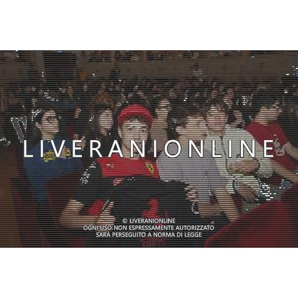IMOLA 15 05 2025 EVENTO NELLA SETTIMANA DELLA FORMULA 1 A IMOLA" IL CORAGGIO DI SOGNARE" AL TEATRO EBE STIGNANI CON I STUDENTI DELLE SCUOLE SUPERIORI NELLA FOTO UN STUDENTE TIFOSO DELLA FERRARI ©SANNA - AGENZIA ALDO LIVERANI SAS