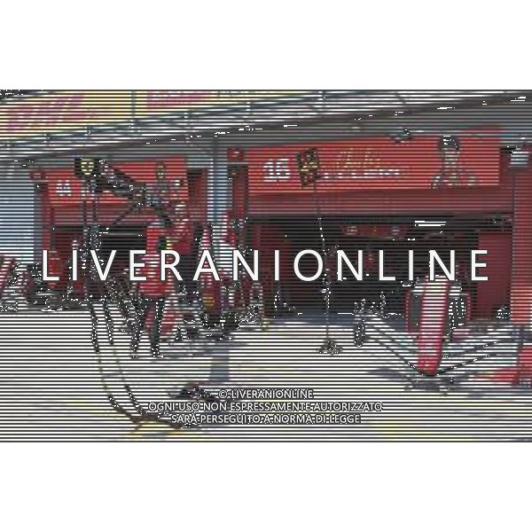 IMOLA 15 05 2025 AUTODROMO ENZO E DINO FERRARI FORMULA 1 GRAN PREMIO DEL MADE IN ITALY E DELL\'EMILIA ROMAGNA PREPARATIVI GIOVEDI’ NELLA FOTO FERRARI SU PIT LANE PREPARAZIONE ©SANNA - AGENZIA ALDO LIVERANI SAS