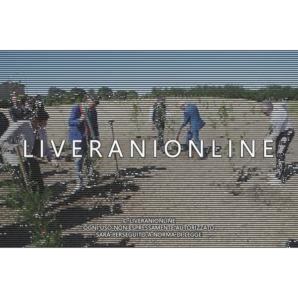 IMOLA 16 05 2025 BOSCO DELL\'AUTODROMO PIANTUMAZIONE ALBERI OGNI PILOTA UN ALBERO PRESENTI STEFANO DOMAENICALI SINDACO DI IMOLA MARCO PANIERI GENEREALE TULLIO DEL SETTE COMMISARIO STRAORDINARIO ACI,GIANCARLO MINARDI PRESIDENTE AUTODROMO DI IMOLA FOTO GIANNI SANNA-AG ALDO LIVERANI SAS