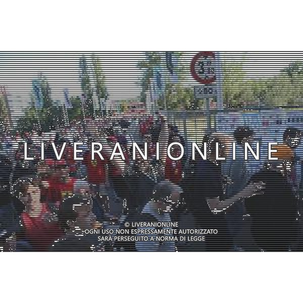 IMOLA 15 05 2025 AUTODROMO ENZO E DINO FERRARI FORMULA 1 GRAN PREMIO DEL MADE IN ITALY E DELL\'EMILIA ROMAGNA GIOVEDI NELLA FOTO PUBBLICO TIFOSI SUL PONTE DI VIALE DANTE FOTO GIANNI SANNA-AG ALDO LIVERANI SAS