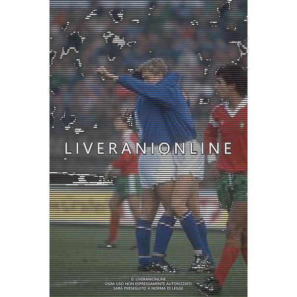 DIAP-RETROSPETTIVA SILVANO BENEDETTI CALCIATORE NELLA FOTO SILVANO BENEDETTI CON LA MAGLIA DELLA NAZIONALE ITALIANA UNDER 21 AG ALDO LIVERANI SAS