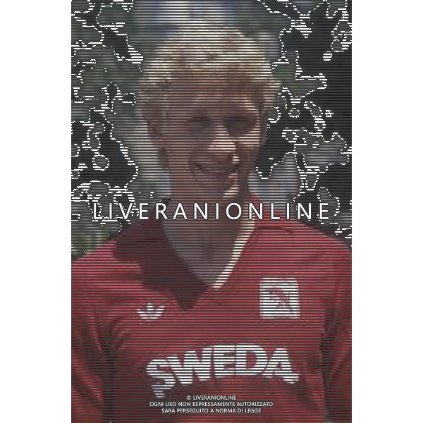 DIAP-RETROSPETTIVA SILVANO BENEDETTI CALCIATORE NELLA FOTO SILVANO BENEDETTI CON LA MAGLIA DEL TORINO CALCIO AG ALDO LIVERANI SAS