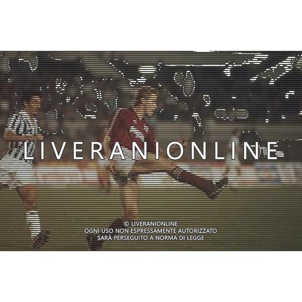DIAP-RETROSPETTIVA SILVANO BENEDETTI CALCIATORE NELLA FOTO SILVANO BENEDETTI CON LA MAGLIA DEL TORINO CALCIO AG ALDO LIVERANI SAS