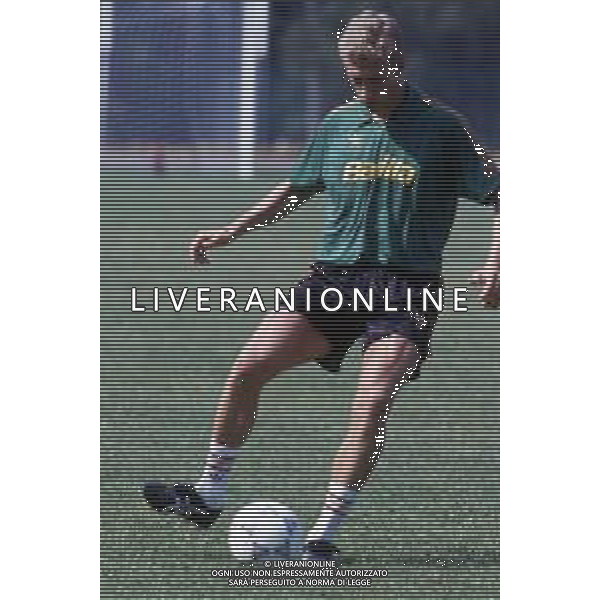 DIAP-RETROSPETTIVA SILVANO BENEDETTI CALCIATORE NELLA FOTO SILVANO BENEDETTI CON LA MAGLIA DEL ROMA CALCIO AG ALDO LIVERANI SAS