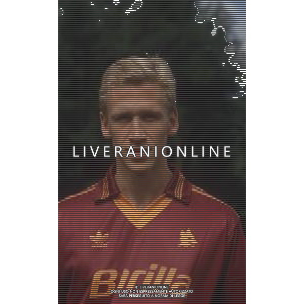 DIAP-RETROSPETTIVA SILVANO BENEDETTI CALCIATORE NELLA FOTO SILVANO BENEDETTI CON LA MAGLIA DEL ROMA CALCIO AG ALDO LIVERANI SAS