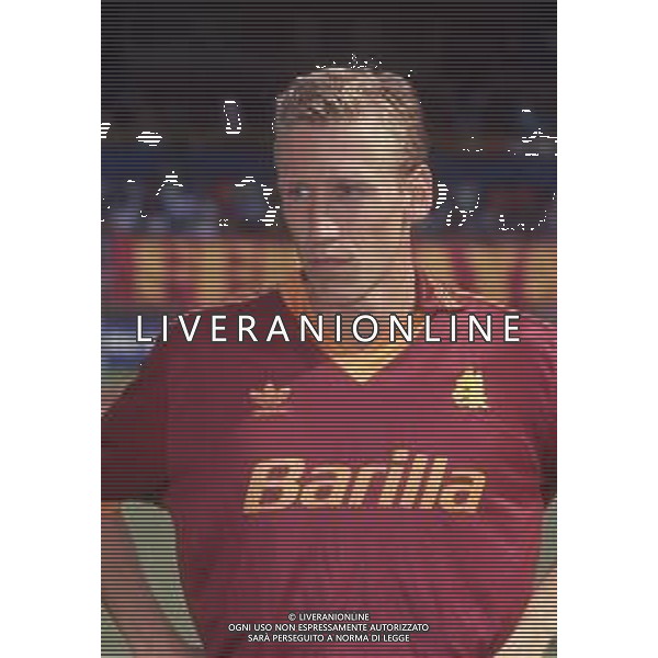 DIAP-RETROSPETTIVA SILVANO BENEDETTI CALCIATORE NELLA FOTO SILVANO BENEDETTI CON LA MAGLIA DEL ROMA CALCIO AG ALDO LIVERANI SAS