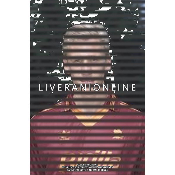 DIAP-RETROSPETTIVA SILVANO BENEDETTI CALCIATORE NELLA FOTO SILVANO BENEDETTI CON LA MAGLIA DEL ROMA CALCIO AG ALDO LIVERANI SAS
