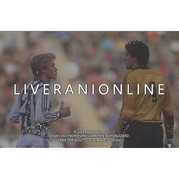 DIAP-RETROSPETTIVA SILVANO BENEDETTI CALCIATORE  NELLA FOTO SILVANO BENEDETTI CON LA MAGLIA DELL\'ASCOLI CALCIO CON ADREA PAZZAGLI AG ALDO LIVERANI SAS 