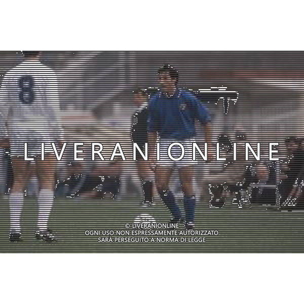DIAP-RETROSPETTIVA LUIGI DE AGOSTINI CALCIATORE NELLA FOTO LUIGI DE AGOSTINI CON LA MAGLIA DELLA NAZIONALE ITALIANA AG ALDO LIVERANI SAS