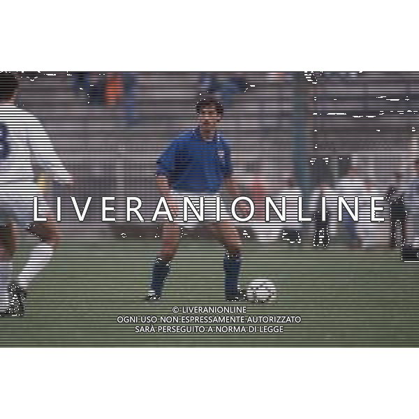 DIAP-RETROSPETTIVA LUIGI DE AGOSTINI CALCIATORE NELLA FOTO LUIGI DE AGOSTINI CON LA MAGLIA DELLA NAZIONALE ITALIANA AG ALDO LIVERANI SAS