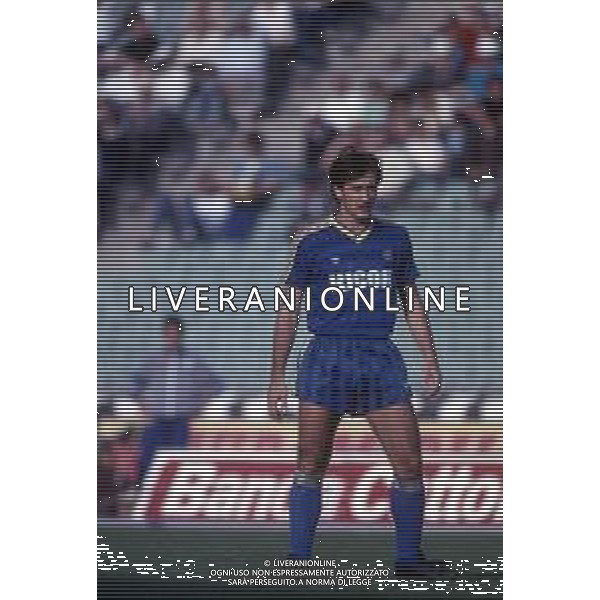 DIAP-RETROSPETTIVA LUIGI DE AGOSTINI CALCIATORE NELLA FOTO LUIGI DE AGOSTINI CON LA MAGLIA DEL VERONA CALCIO AG ALDO LIVERANI SAS