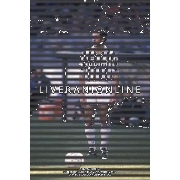 DIAP-RETROSPETTIVA LUIGI DE AGOSTINI CALCIATORE NELLA FOTO LUIGI DE AGOSTINI CON LA MAGLIA DELLA JUVENTUS CALCIO AG ALDO LIVERANI SAS