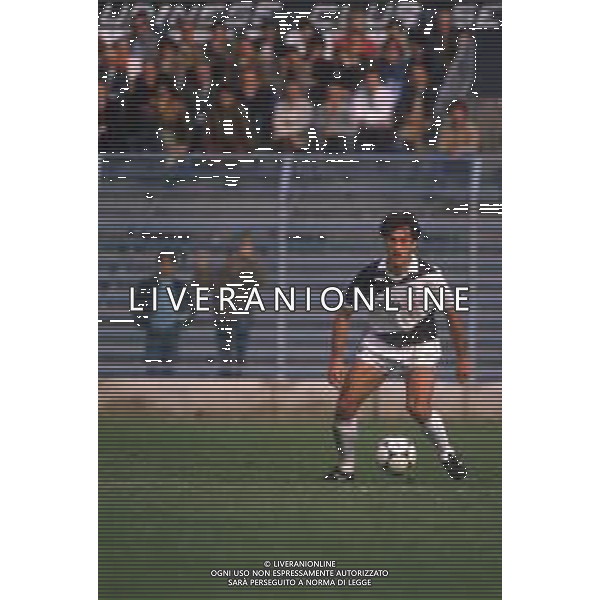 DIAP-RETROSPETTIVA LUIGI DE AGOSTINI CALCIATORE NELLA FOTO LUIGI DE AGOSTINI CON LA MAGLIA DELL\'UDINESE CALCIO AG ALDO LIVERANI SAS