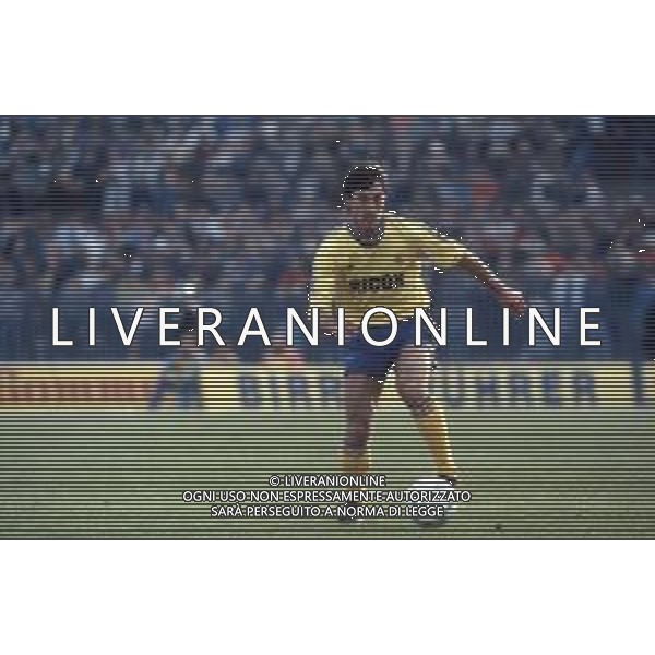 DIAP-RETROSPETTIVA LUIGI DE AGOSTINI CALCIATORE NELLA FOTO LUIGI DE AGOSTINI CON LA MAGLIA DEL VERONA CALCIO AG ALDO LIVERANI SAS