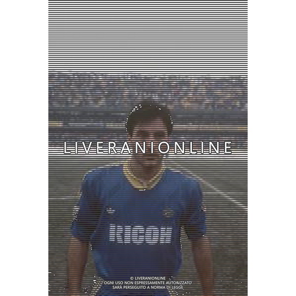 DIAP-RETROSPETTIVA LUIGI DE AGOSTINI CALCIATORE NELLA FOTO LUIGI DE AGOSTINI CON LA MAGLIA DEL VERONA CALCIO AG ALDO LIVERANI SAS