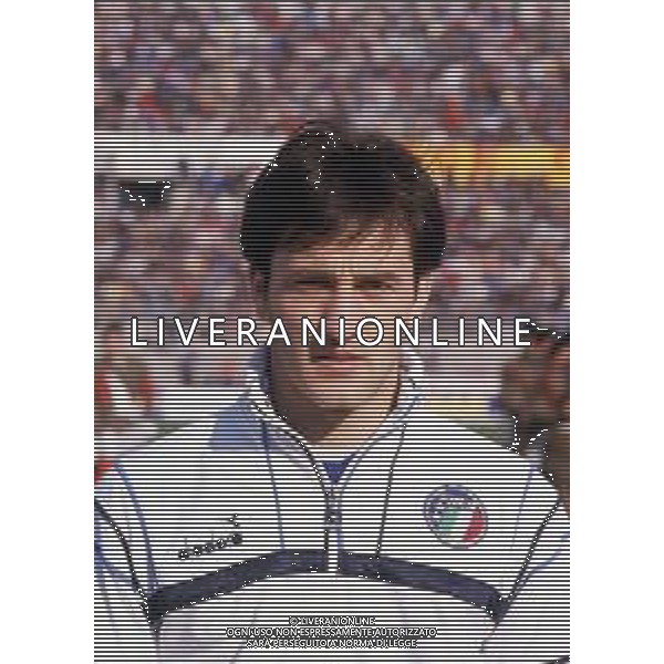 DIAP-RETROSPETTIVA LUIGI DE AGOSTINI CALCIATORE NELLA FOTO LUIGI DE AGOSTINI CON LA MAGLIA DELLA NAZIONALE ITALIANA AG ALDO LIVERANI SAS