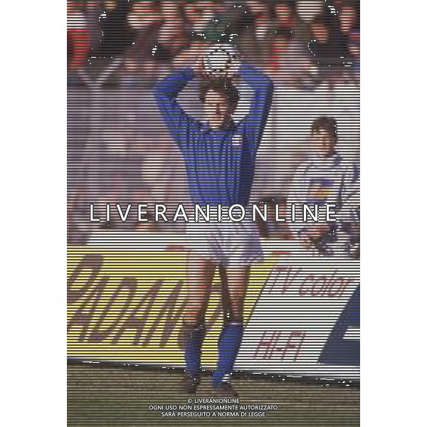 DIAP-RETROSPETTIVA LUIGI DE AGOSTINI CALCIATORE NELLA FOTO LUIGI DE AGOSTINI CON LA MAGLIA DELLA NAZIONALE ITALIANA AG ALDO LIVERANI SAS