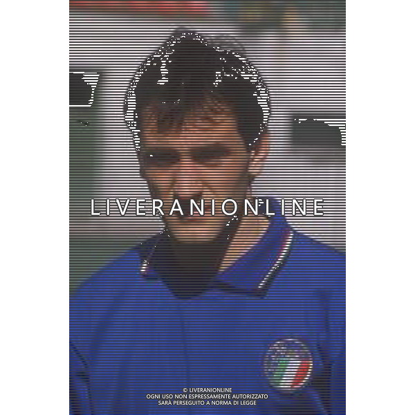 DIAP-RETROSPETTIVA LUIGI DE AGOSTINI CALCIATORE NELLA FOTO LUIGI DE AGOSTINI CON LA MAGLIA DELLA NAZIONALE ITALIANA AG ALDO LIVERANI SAS