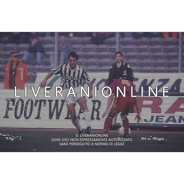 DIAP-RETROSPETTIVA LUIGI DE AGOSTINI CALCIATORE NELLA FOTO LUIGI DE AGOSTINI CON LA MAGLIA DELLA JUVENTUS CALCIO AG ALDO LIVERANI SAS
