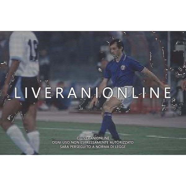 DIAP-RETROSPETTIVA LUIGI DE AGOSTINI CALCIATORE NELLA FOTO LUIGI DE AGOSTINI CON LA MAGLIA DELLA NAZIONALE ITALIANA AG ALDO LIVERANI SAS