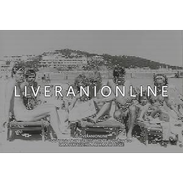 ST-RETROSPETTIVA LUIGI DANOVA CALCIATORE NELLA FOTO LUIGI DANOVA CON LA FAMIGLIA AL MARE FABRIZIO GORIN-ROBERTO MOZZINI AG ALDO LIVERANI SAS