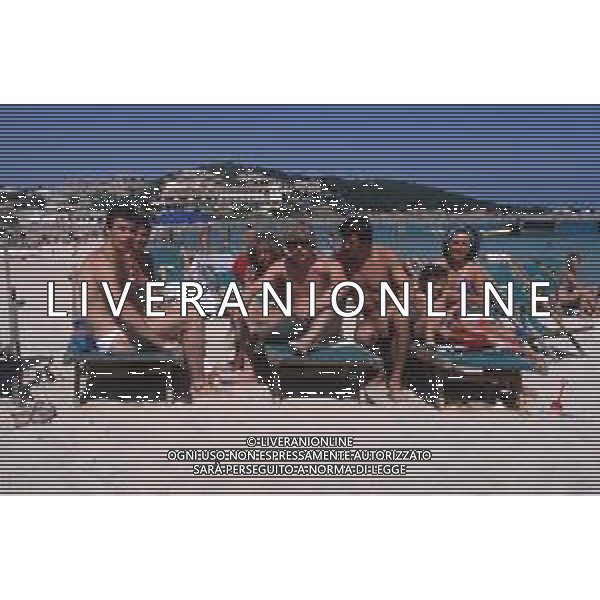 DIAP-RETROSPETTIVA LUIGI DANOVA CALCIATORE NELLA FOTO LUIGI DANOVA CON LA FAMIGLIA AL MARE FABRIZIO GORIN-ROBERTO MOZZINI AG ALDO LIVERANI SAS