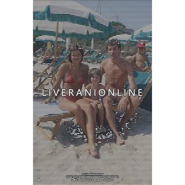 DIAP-RETROSPETTIVA LUIGI DANOVA CALCIATORE NELLA FOTO LUIGI DANOVA CON LA FAMIGLIA AL MARE AG ALDO LIVERANI SAS