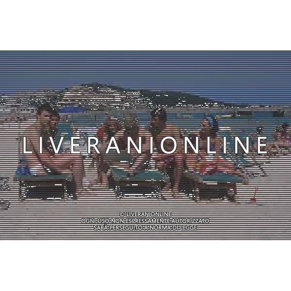 DIAP-RETROSPETTIVA LUIGI DANOVA CALCIATORE NELLA FOTO LUIGI DANOVA CON LA FAMIGLIA AL MARE FABRIZIO GORIN-ROBERTO MOZZINI AG ALDO LIVERANI SAS