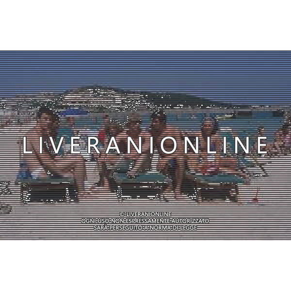 DIAP-RETROSPETTIVA LUIGI DANOVA CALCIATORE NELLA FOTO LUIGI DANOVA CON LA FAMIGLIA AL MARE FABRIZIO GORIN-ROBERTO MOZZINI AG ALDO LIVERANI SAS