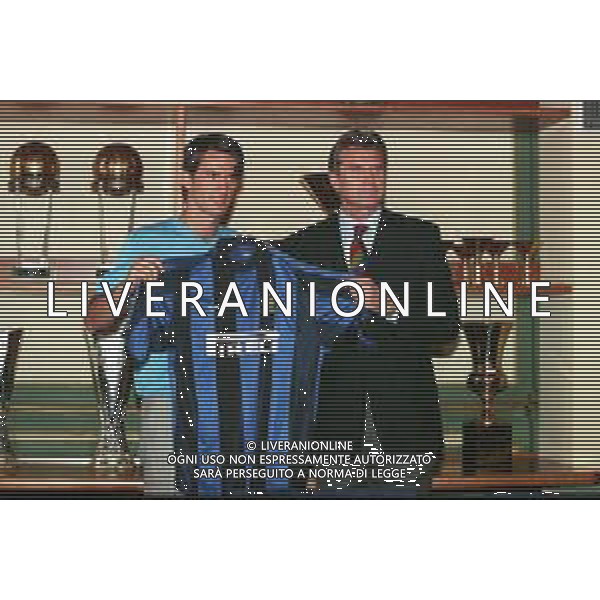 NEG COL-RETROSPETTIVA CHRISTIAN PANUCCI CALCIATORE NELLA FOTO CHRISTIAN PANUCCI ALLA PRESENTAZIONE IN SEDE ALL\'INTER CON GIACINTO FACCHETTI AG ALDO LIVERANI SAS