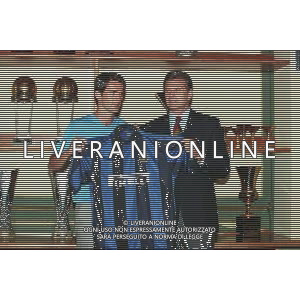 NEG COL-RETROSPETTIVA CHRISTIAN PANUCCI CALCIATORE NELLA FOTO CHRISTIAN PANUCCI ALLA PRESENTAZIONE IN SEDE ALL\'INTER CON GIACINTO FACCHETTI AG ALDO LIVERANI SAS