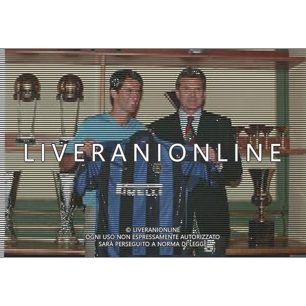 NEG COL-RETROSPETTIVA CHRISTIAN PANUCCI CALCIATORE NELLA FOTO CHRISTIAN PANUCCI ALLA PRESENTAZIONE IN SEDE ALL\'INTER CON GIACINTO FACCHETTI AG ALDO LIVERANI SAS