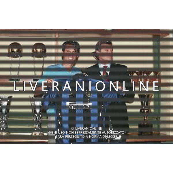 NEG COL-RETROSPETTIVA CHRISTIAN PANUCCI CALCIATORE NELLA FOTO CHRISTIAN PANUCCI ALLA PRESENTAZIONE IN SEDE ALL\'INTER CON GIACINTO FACCHETTI AG ALDO LIVERANI SAS