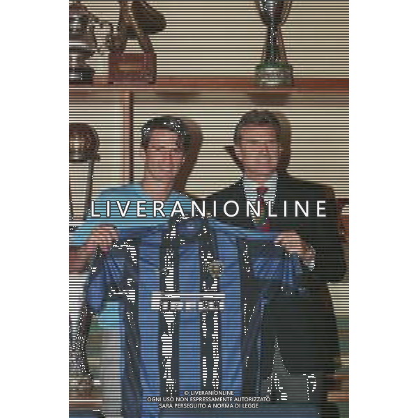 NEG COL-RETROSPETTIVA CHRISTIAN PANUCCI CALCIATORE NELLA FOTO CHRISTIAN PANUCCI ALLA PRESENTAZIONE IN SEDE ALL\'INTER CON GIACINTO FACCHETTI AG ALDO LIVERANI SAS