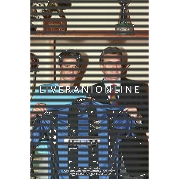 NEG COL-RETROSPETTIVA CHRISTIAN PANUCCI CALCIATORE NELLA FOTO CHRISTIAN PANUCCI ALLA PRESENTAZIONE IN SEDE ALL\'INTER CON GIACINTO FACCHETTI AG ALDO LIVERANI SAS