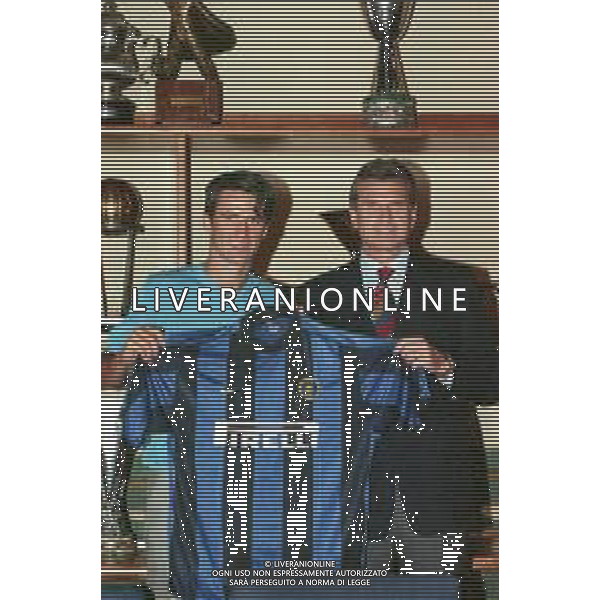 NEG COL-RETROSPETTIVA CHRISTIAN PANUCCI CALCIATORE NELLA FOTO CHRISTIAN PANUCCI ALLA PRESENTAZIONE IN SEDE ALL\'INTER CON GIACINTO FACCHETTI AG ALDO LIVERANI SAS
