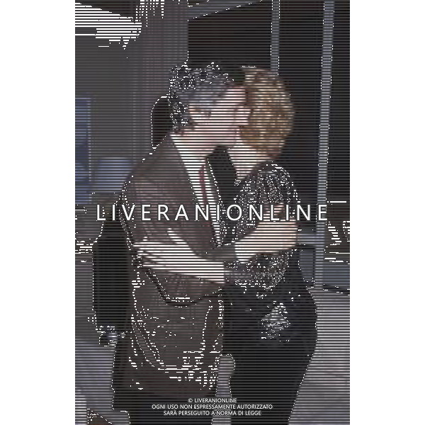 DIA- RETROSPETTIVA PIERO BADALONI GIORNALISTA NELLA FOTO PIERO BADALONI CON LA CONDUTTRICE TELEVISIVA ENRICA BONACCORTI NELL’ANNO 1986 AGENZIA ALDO LIVERANI SAS