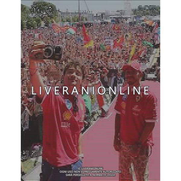 IMOLA 17 05 2025 AUTODROMO ENZO E DINO FERRARI SABATO FORMULA 1 GRAN PREMIO DEL MADE IN ITALY E DELL\'EMILIA ROMAGNA QUALIFICHE NELLA FOTO CHARLES LECLERC FERRARI E LEWIS HAMILTON CON I TIFOSI DIETRO ©SANNA - AGENZIA ALDO LIVERANI SAS
