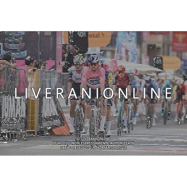 17-05-2025 Giro D\'italia; Tappa 08 Giulianova - Castelraimondo; 2025, Red Bull - Bora Hansgrohe; Roglic, Primoz; Castelraimondo; ©SIROTTI - AGENZIA ALDO LIVERANI SAS