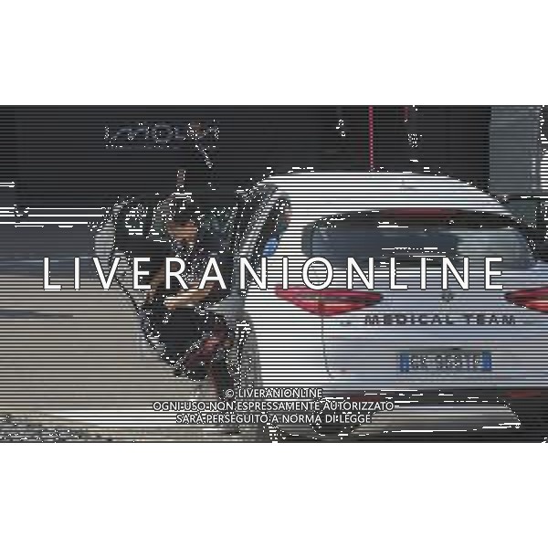 IMOLA 16 05 2025 AUTODROMO ENZO E DINO FERRARI SABATO PER POLE POSITION FORMULA 1 GRAN PREMIO DEL MADE IN ITALY E DELL\'EMILIA ROMAGNA PROVE LIBERE NELLA FOTO YUKI TSUNODA ESCE DALLA AUTO MEDICA ©SANNA - AGENZIA ALDO LIVERANI SAS