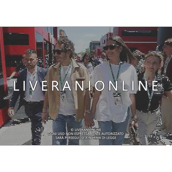 IMOLA 18 05 2025 AUTODROMO ENZO E DINO FERRARI DOMENICA FORMULA 1 GRAN PREMIO DEL MADE IN ITALY E DELL\'EMILIA ROMAGNA PROVE LIBERE NELLA FOTO DA SINISTRA SINDACO DI IMOLA MARCO PANIERI,VALENTINO ROSSI,FRANCESCA SOFIA NOVELLO MOGLIE DI VALENTINO E ELENA PENAZZI ASSESSORE DI IMOLA ©SANNA - AGENZIA ALDO LIVERANI SAS