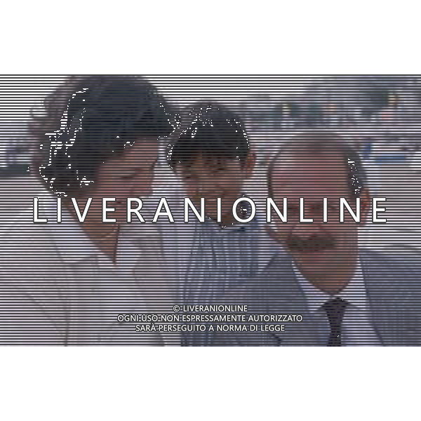 DIAP-RETROSPETTIVA SALVATORE CASCIO ATTORE NELLA FOTO SALVATORE CASCIO A CANNES NELL\'ANNO 1989 CON IL PADRE E LA MADRE AG THEMA-AG ALDO LIVERANI SAS