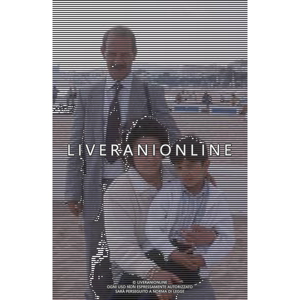 DIAP-RETROSPETTIVA SALVATORE CASCIO ATTORE NELLA FOTO SALVATORE CASCIO A CANNES NELL\'ANNO 1989 CON IL PADRE E LA MADRE AG THEMA-AG ALDO LIVERANI SAS