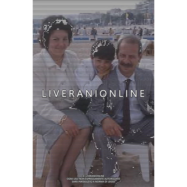 DIAP-RETROSPETTIVA SALVATORE CASCIO ATTORE NELLA FOTO SALVATORE CASCIO A CANNES NELL\'ANNO 1989 CON IL PADRE E LA MADRE AG THEMA-AG ALDO LIVERANI SAS