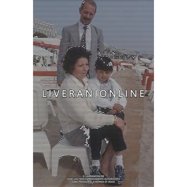 DIAP-RETROSPETTIVA SALVATORE CASCIO ATTORE NELLA FOTO SALVATORE CASCIO A CANNES NELL\'ANNO 1989 CON IL PADRE E LA MADRE AG THEMA-AG ALDO LIVERANI SAS